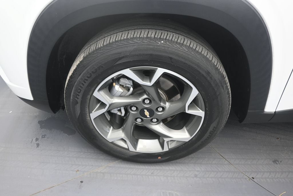 Used 2024 Chevrolet Trax LT w/ Driver Confidence Package FWD image 9