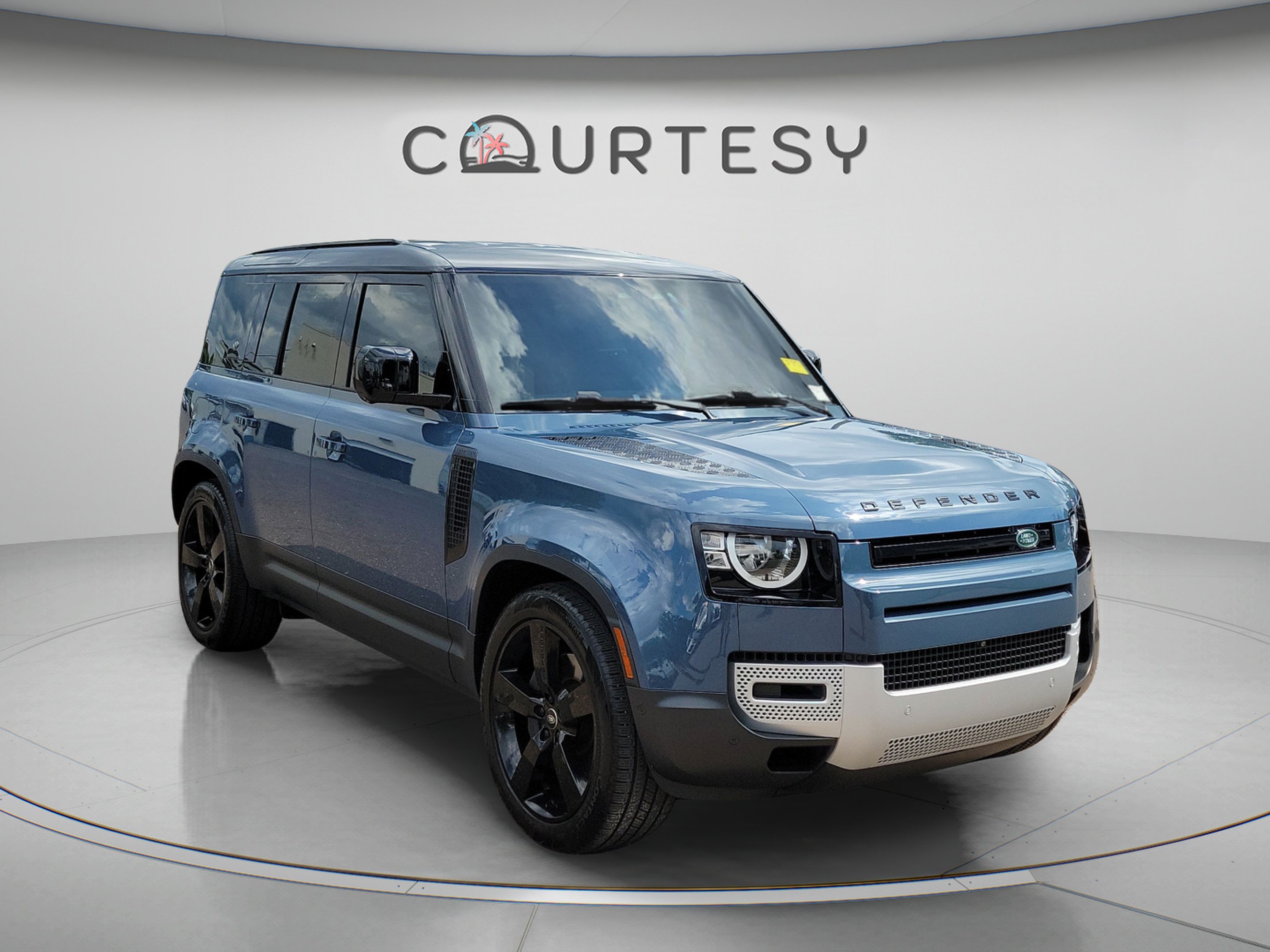 Used 2023 Land Rover Defender 110 S AWD/4WD image 14