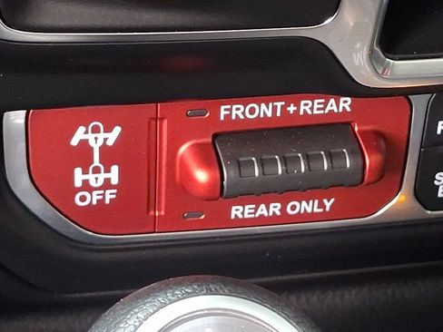 Used 2025 Jeep Wrangler Unlimited Rubicon w/ Convenience Group AWD/4WD image 26