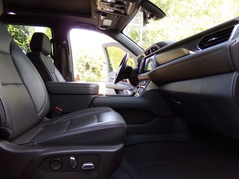Used 2022 GMC Yukon Denali w/ Denali Premium Package AWD/4WD image 29