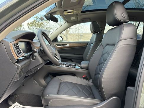New 2026 Volkswagen Atlas SE FWD image 11
