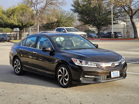 Used 2017 Honda Accord EX-L image 3