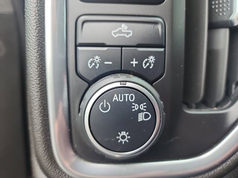 Used 2022 Chevrolet Silverado 1500 LT image 34