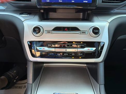 Used 2022 Ford Explorer XLT AWD/4WD image 31