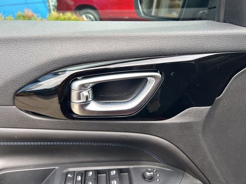 New 2025 Jeep Compass Latitude w/ Sun & Sound Group image 21