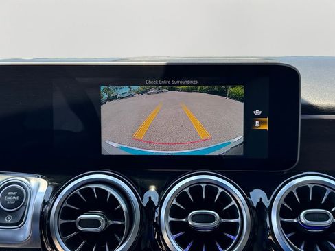Used 2020 Mercedes-Benz GLB 250 w/ Premium Package image 26