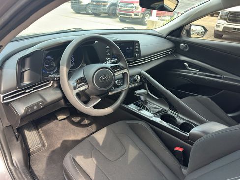 Used 2023 Hyundai Elantra Blue FWD image 2