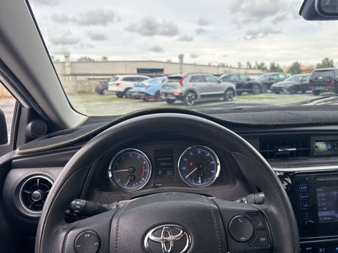 Used 2019 Toyota Corolla LE image 23