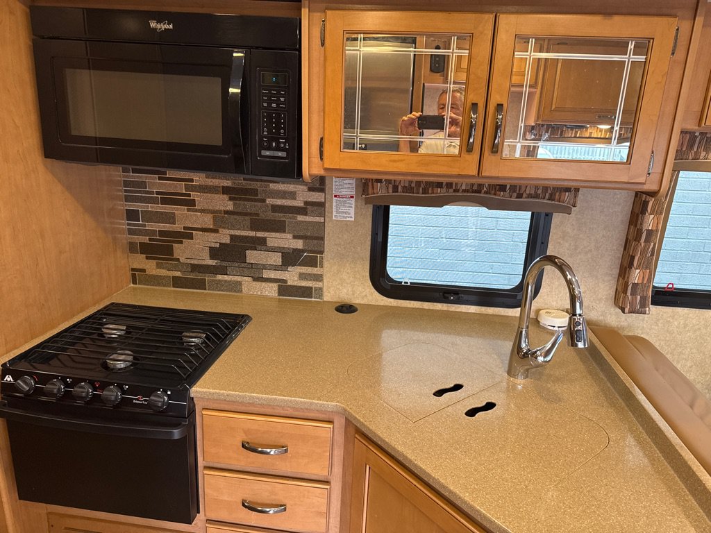 Used 2016 Ford E-450 and Econoline 450 Super Duty w/ Motorhome Prep Package RWD image 22