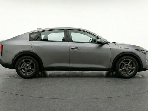 Used 2025 Kia K4 LXS image 11