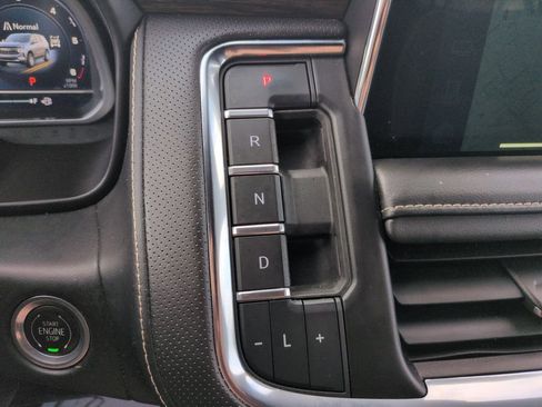 Used 2023 Chevrolet Suburban Premier AWD/4WD image 24