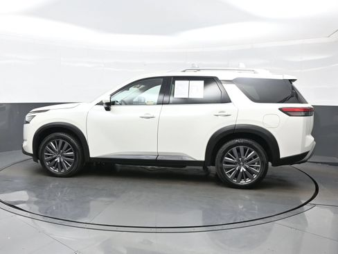 Used 2023 Nissan Pathfinder SL w/ SL Premium Package AWD/4WD image 3