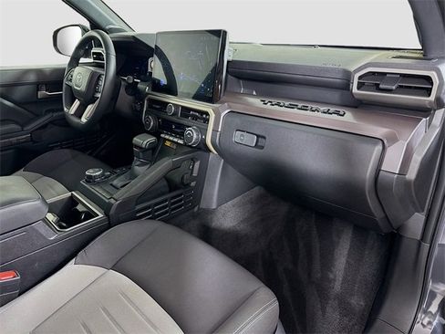 Used 2025 Toyota Tacoma TRD Sport image 30