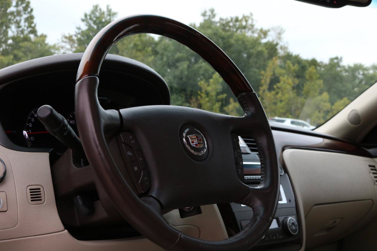 Used 2009 Cadillac DTS w/ Sun And Sound Package FWD image 23