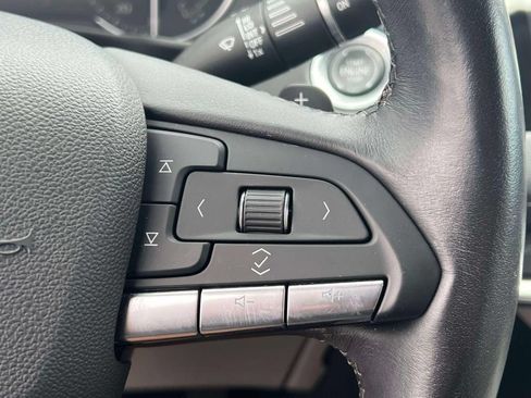 Used 2023 Cadillac XT4 Luxury w/ Cold Weather Package FWD image 23