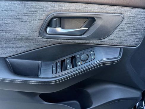 Used 2021 Nissan Rogue SV AWD/4WD image 9