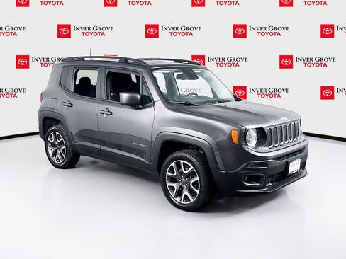 Used 2016 Jeep Renegade Latitude w/ Popular Equipment Group AWD/4WD image 3