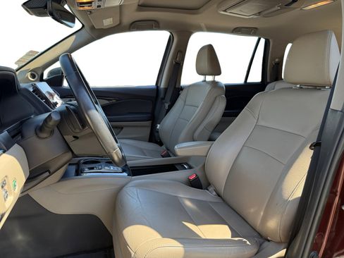Used 2019 Honda Pilot Touring image 9