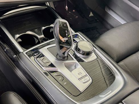 Used 2022 BMW 750i xDrive w/ Executive Package AWD/4WD image 17