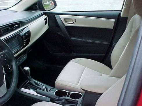 Used 2015 Toyota Corolla LE FWD image 16