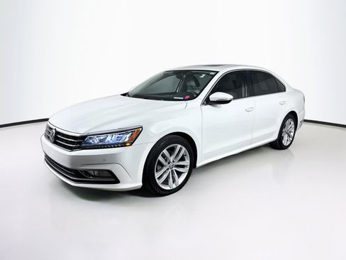 Used 2018 Volkswagen Passat 2.0T SE FWD image 4