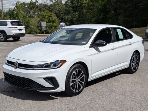 Used 2025 Volkswagen Jetta Sport FWD image 5