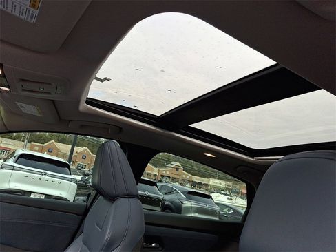 Used 2024 Nissan Ariya AWD image 15