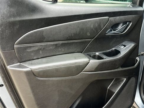 Used 2021 Chevrolet Traverse LS image 30