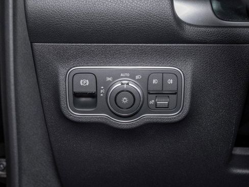 Used 2026 Mercedes-Benz GLB 250 image 19