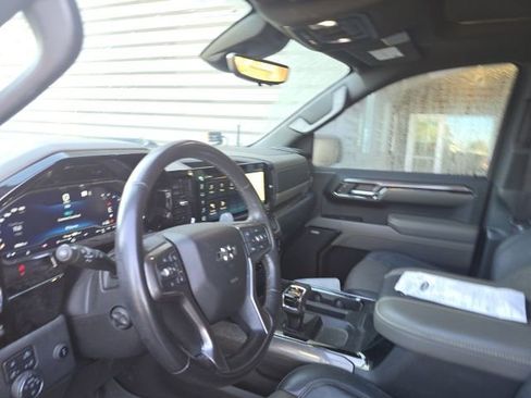 Used 2022 Chevrolet Silverado 1500 ZR2 w/ Technology Package image 10