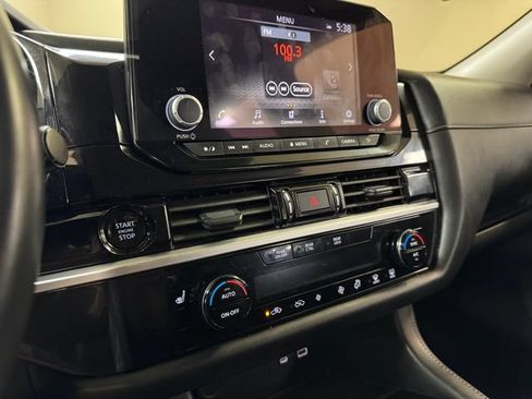 Used 2025 Nissan Pathfinder SV AWD/4WD image 13