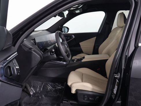 Used 2025 BMW X3 xDrive30i w/ Premium Package AWD/4WD image 8