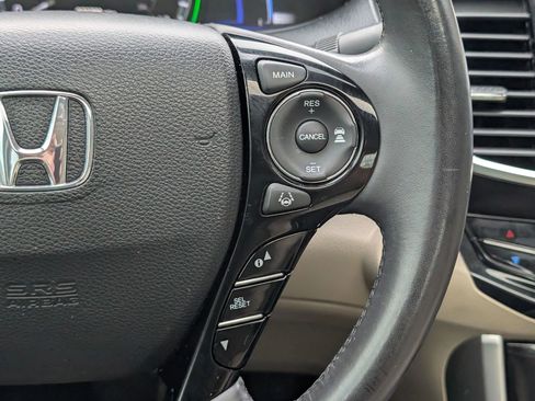 Used 2017 Honda Accord Touring image 13