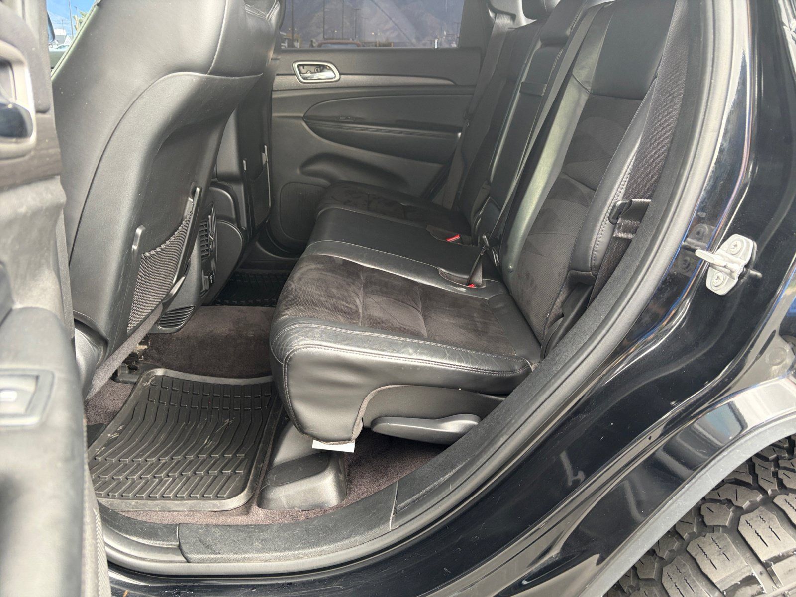 Used 2018 Jeep Grand Cherokee Altitude RWD image 25