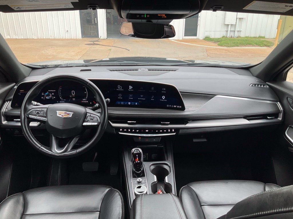 Used 2025 Cadillac XT4 Premium Luxury FWD image 4