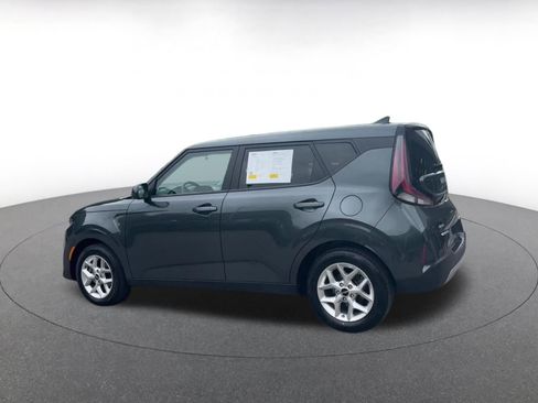 Used 2025 Kia Soul LX w/ LX Technology Package FWD image 11