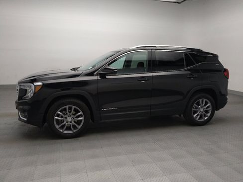Used 2024 GMC Terrain SLT image 2