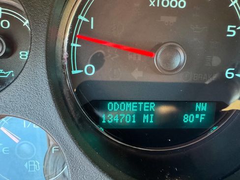 Used 2013 Chevrolet Suburban LS RWD image 16
