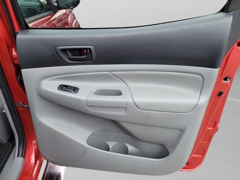 Used 2015 Toyota Tacoma PreRunner image 27