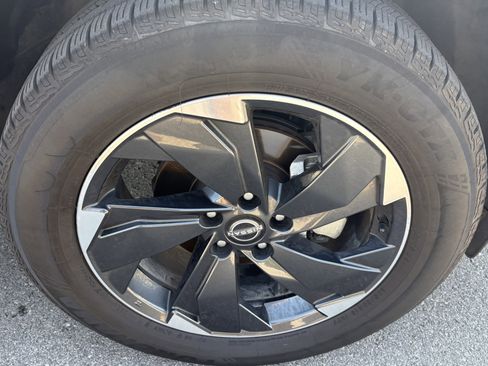 Used 2024 Nissan Rogue SV image 15