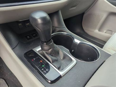 Used 2019 Toyota Highlander LE FWD image 14