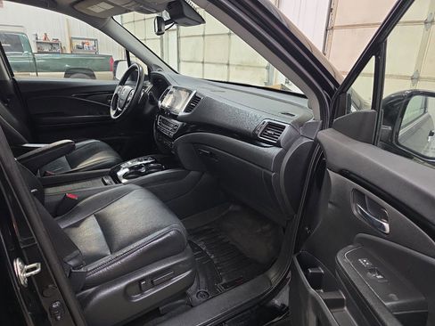 Used 2016 Honda Pilot Touring image 42