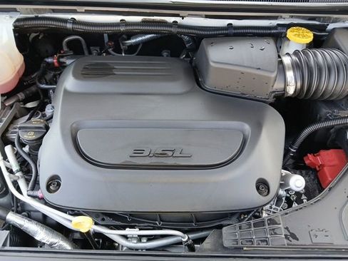 Used 2024 Chrysler Pacifica Touring-L FWD image 47