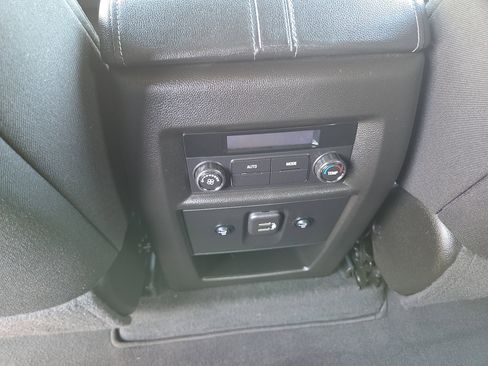 Used 2023 Chevrolet Traverse LT image 24