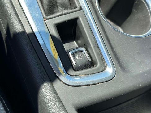 Used 2023 Chevrolet Equinox LS w/ Midnight Edition FWD image 32