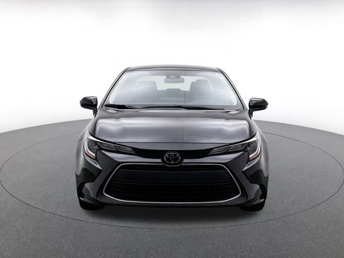 Used 2025 Toyota Corolla LE FWD image 2