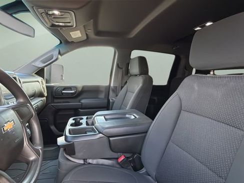 Used 2021 Chevrolet Silverado 2500 Custom w/ Custom Value Package image 16