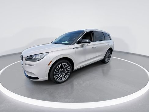 Used 2022 Lincoln Corsair Reserve w/ Equipment Group 201A AWD/4WD image 4
