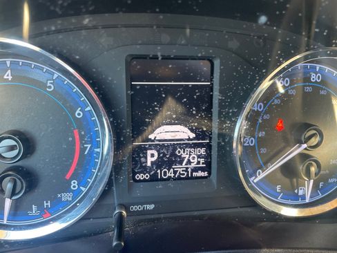 Used 2017 Toyota Corolla LE image 14