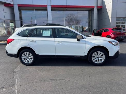 Used 2019 Subaru Outback 2.5i image 2